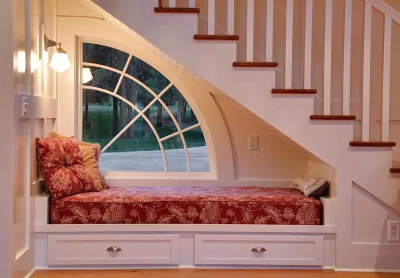 desain kamar tidur minimalis dibawah tangga